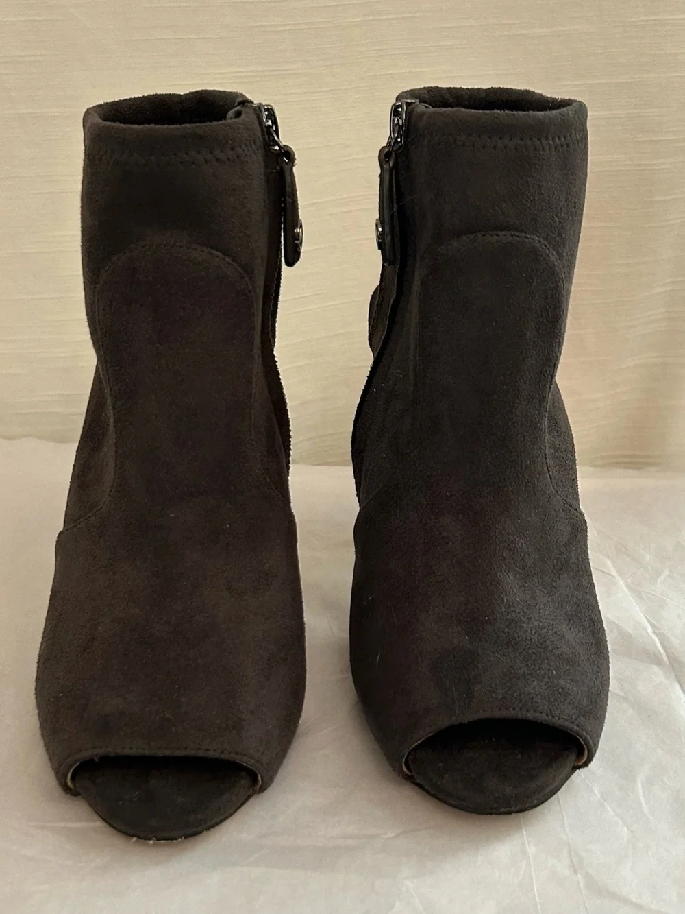Michael Kors chic peep